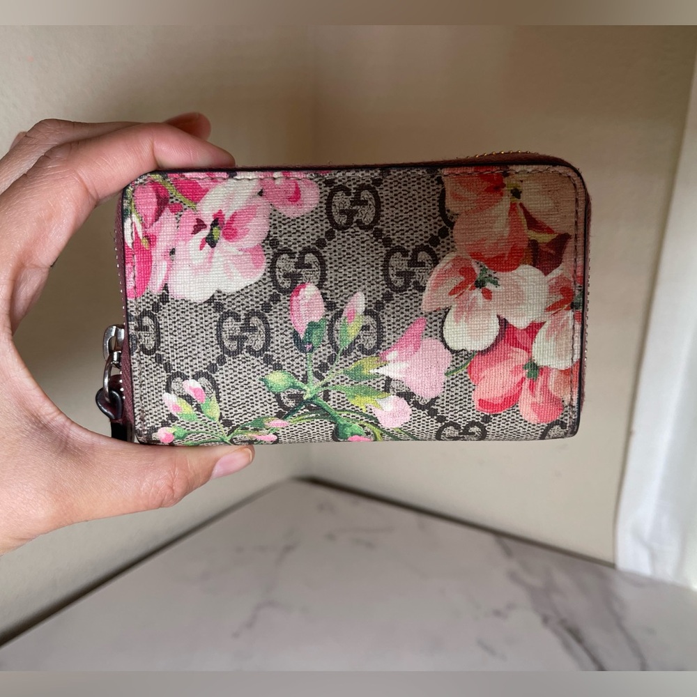 🩷GUCCI BLOOMS GG SUPREME ZIPPY CARD CASE PINK